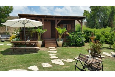 באופק הים - חצר המתחם