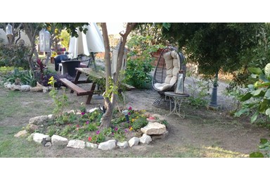 באופק הים - חצר המתחם