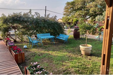 באופק הים - חצר המתחם