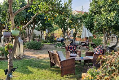 באופק הים - חצר המתחם