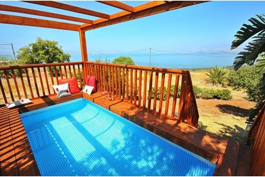 קסם על ים כנרת - החצר הפרטית 