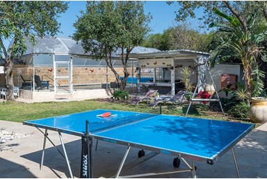 הבקתה של איה - מתחם החוץ