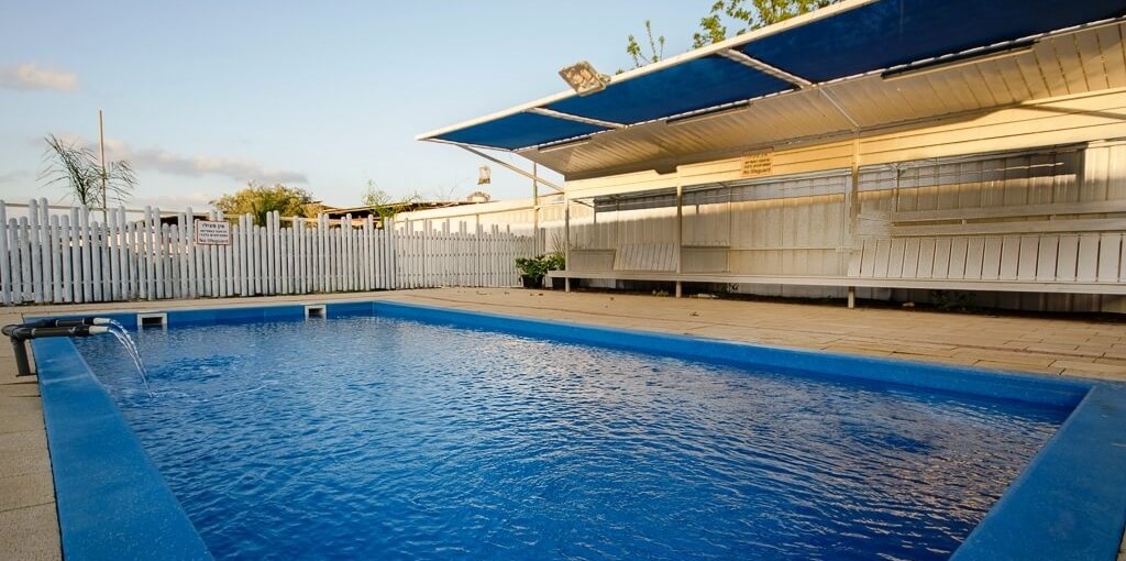 דבש לאוהבים בריכה (2).jpg