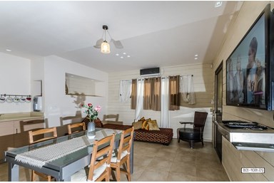 דבש לאוהבים - מתחם הבריכה והג'קוזי ספא