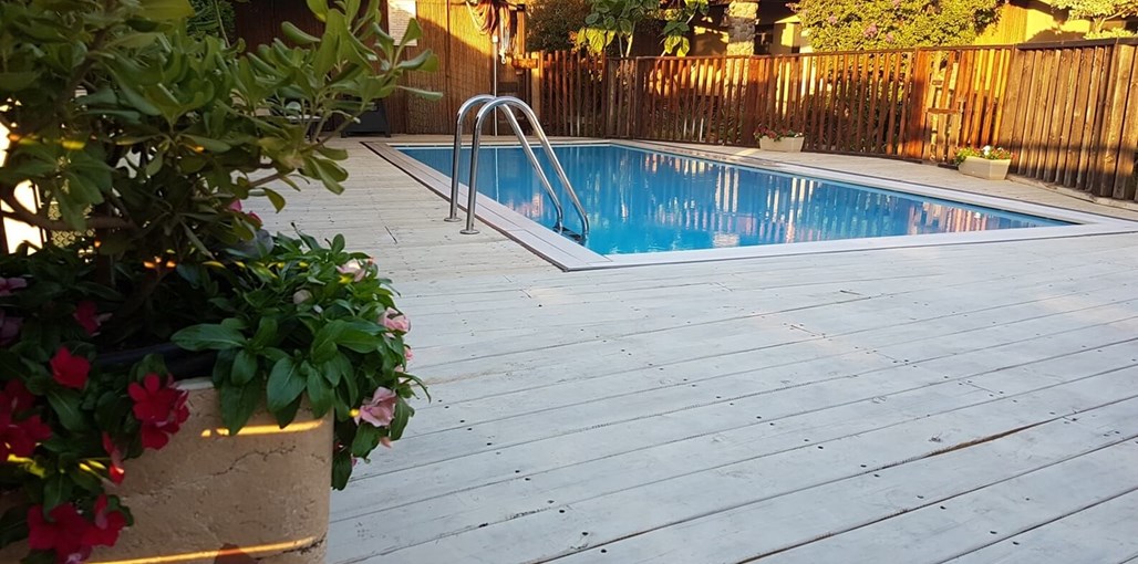 וולקנס הבריכה והחצר (17).jpg