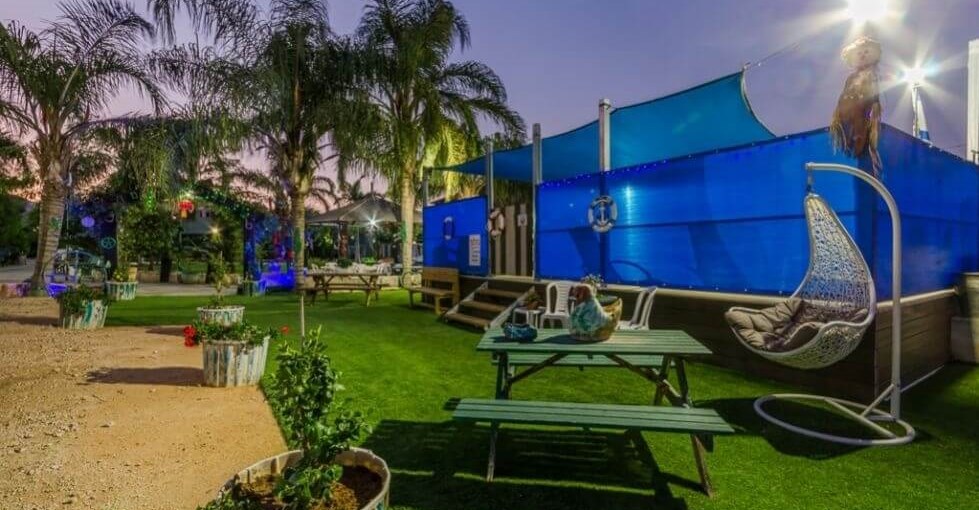 סוויטות חלב ודבש חצר ובריכה (3).jpg