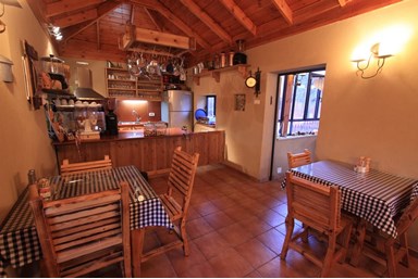 פינה בסג'רה - בקתות העץ