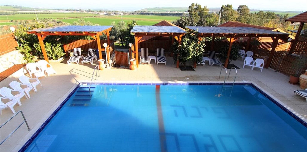 פינה בסג'רה חצר (7).jpg