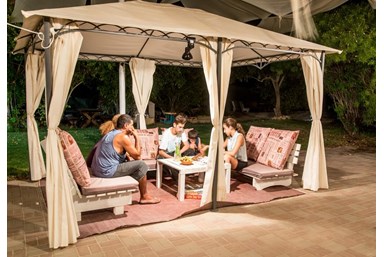 נועם בערבה - עין יהב ואטרקציות בסביבה