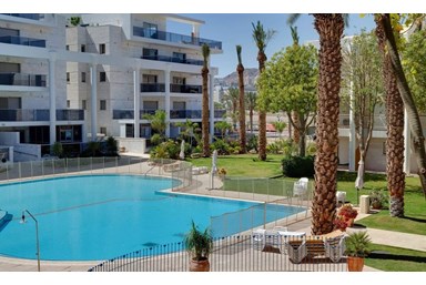 סוויטות רויאל פארק - מתחם החוץ והבריכה