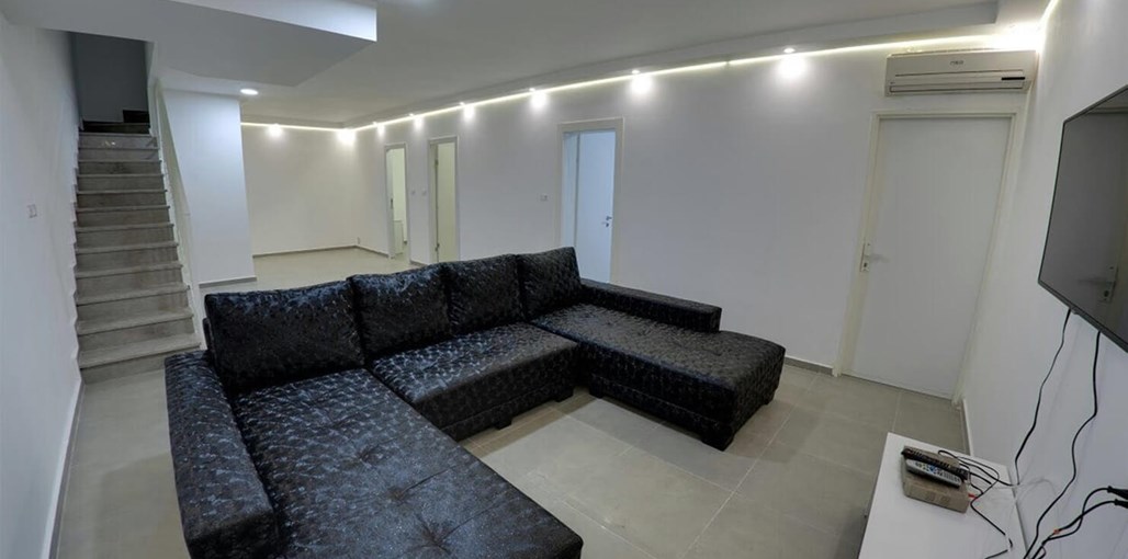 סוויטות רויאל פארק יחידת אירוח משפחתית (7).jpg