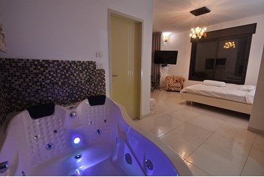 הסוויטה של דני ודורית - שלהבת