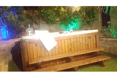 וילה סלין - Villa Celine - הבריכה והחצר