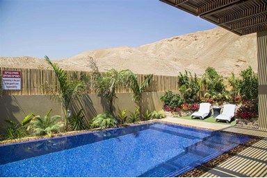 וילה סלין - Villa Celine - הבריכה והחצר