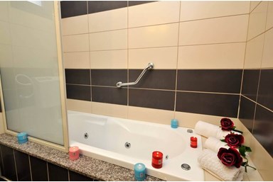 צימר נגיעות בטבע - משפחת מנדו