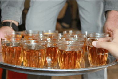 צימר נגיעות בטבע - משפחת מנדו - המועדון והחצר