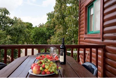 ניחוח גן עדן - מתחם חדרי אירוח