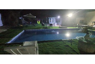 שלווה בכרם - החצר והנוף הפנורמי