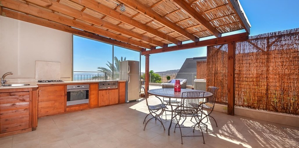 חופשה קסומה בחד נס חצר ובריכה חדש (2).jpg