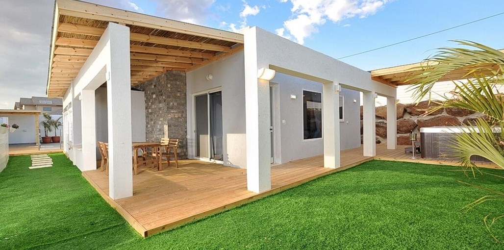 Chill Out - סוויטות יוקרה הבריכה ומתחם החוץ (6).jpg