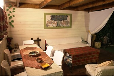 בית ארז - החצר והסביבה