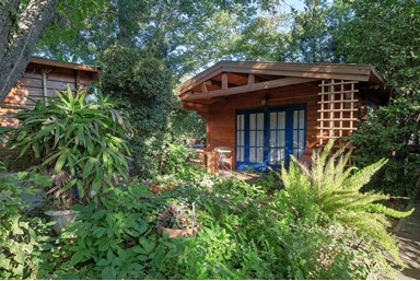 לבנדרין - החצר והסביבה 