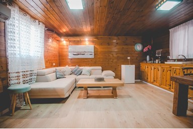 אתנחתא במושב - בקתת העץ