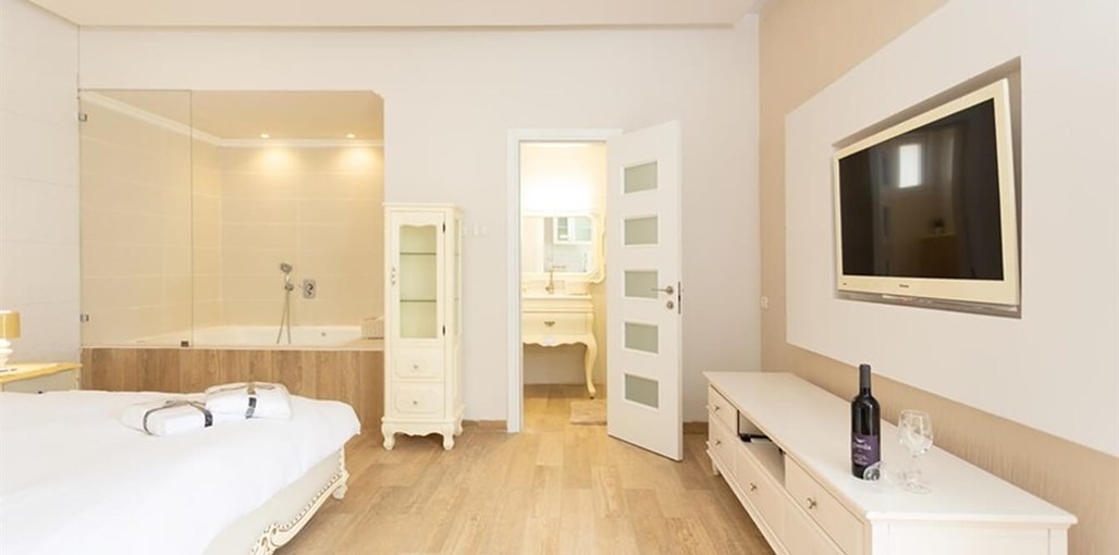 אתנחתא במושב סוויטת פרובנס (1).jpg