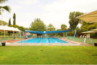 ארץ צאלים - הבריכה