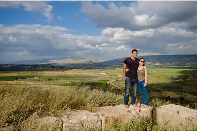 חדרי אירוח קיבוץ גשר - החצר והסביבה 