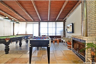 אחוזת יוסף - הבריכה והחצר