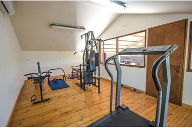 ענתיקה - החצר והבריכה