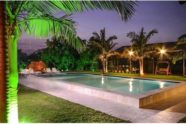 ענתיקה - החצר והבריכה