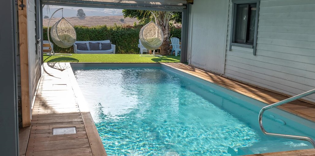 קסם בגולן הבריכה והחצר חדשות (2).jpg