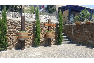 אצל גיל וגלית - הבריכה, הסטודיו והספא