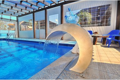 סוויטות גן עדן - החצר והבריכה