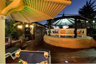 נוף לתבור - החצר, הבריכה והספא