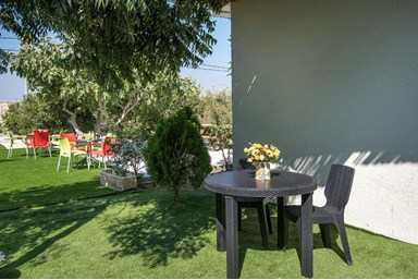 צימרי הגליל עלמה - החצר והבריכה