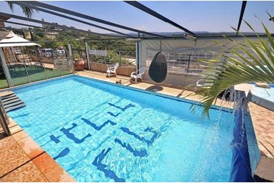 לינוי בגליל - החצר והבריכה