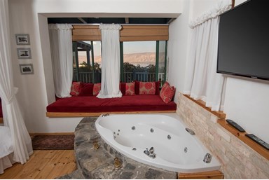 צימר לכנרת - סוויטת ברוש