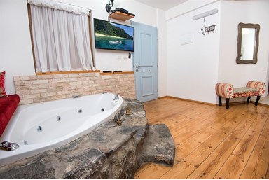 צימר לכנרת - סוויטת ברוש