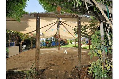 אחוזת אנאאל - החצר והבריכה