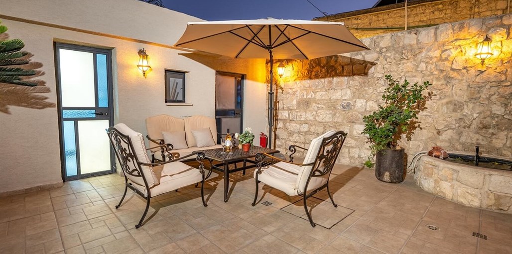 האחוזה בלב העתיקה חצר מתחם A (3).jpg