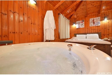 אביבים לאוהבים - הבקתות