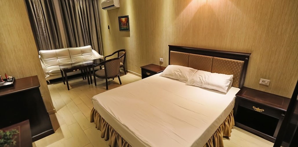 ספא האוס ס. האוס.jpg