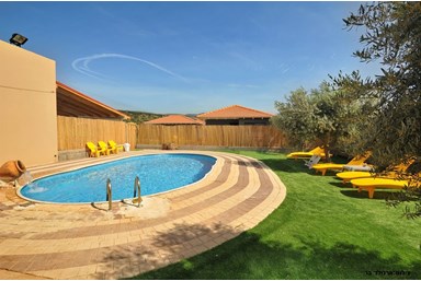 אחוזת נעמה - מתחם החצר