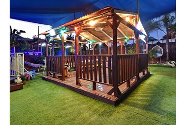 בלה דונה - חצר ובריכה