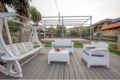 אחוזת שילת - הבריכה והחצר