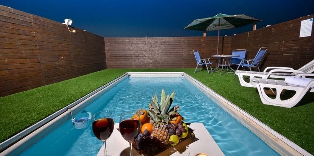 צליל הרים בריכה וחצר (19).jpg