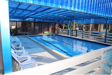 יחידות סגולה - החצר והבריכה